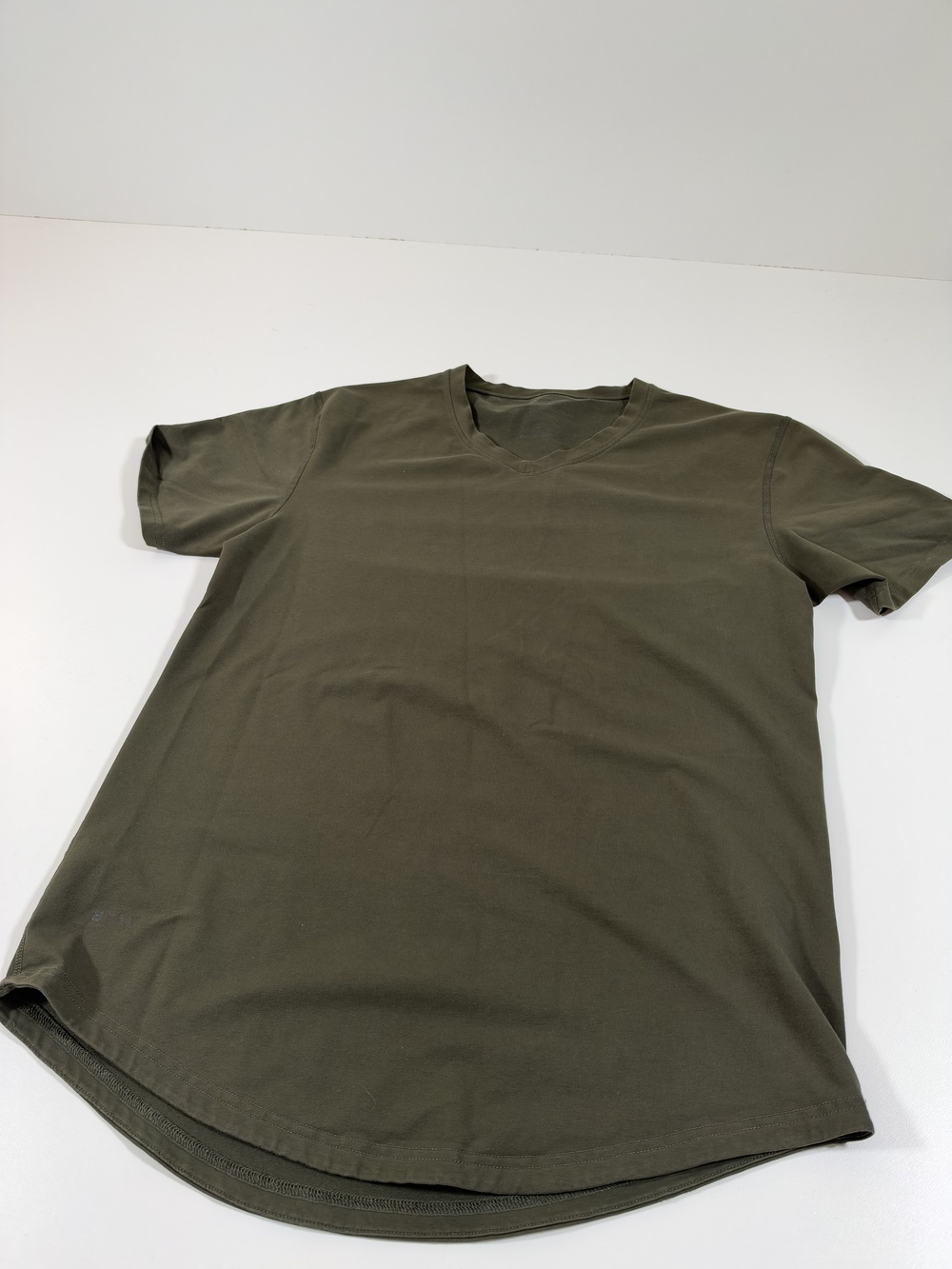 BYLT Drop Cut V Neck Lux Shirt Mens Medium Green Short Sleeve Tee Stretch Casual